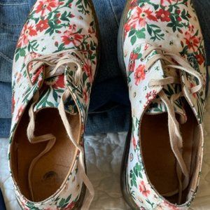 DOC MARTENS LIKE NEW SIZE 8